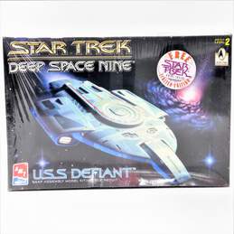 AMT Ertl Star Trek Deep Space Nine U.S.S. Defiant Snap Model Kit NIB