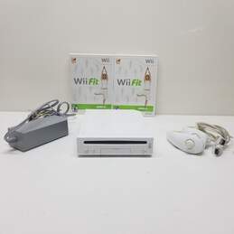 Nintendo Wii Game Console Model RVL-001 w Power Adapter and 2 Wii Games and 2 Num-chuk's P & R ONLY