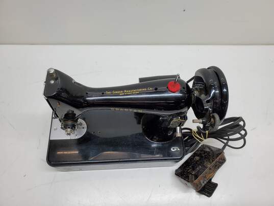 Singer Spartan Simanco Sewing Machine - Untested for Parts/Repairs image number 2