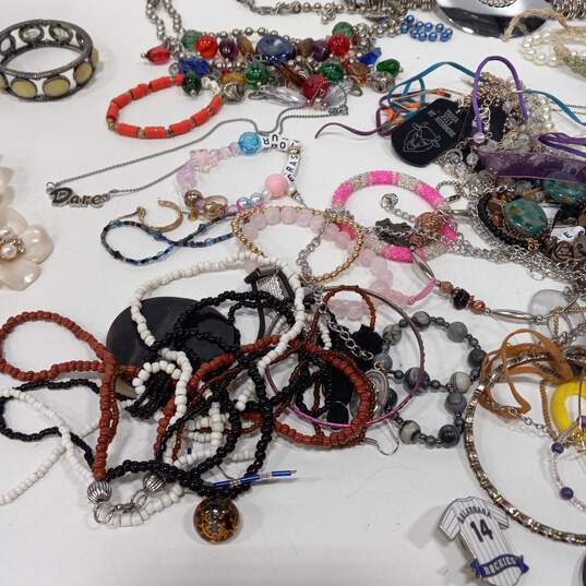 8.5lb Bundle of Various Costume Jewelry image number 7