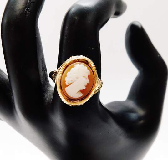 VNTG 14K Yellow Gold Carved Cameo Ring 3.0g image number 1