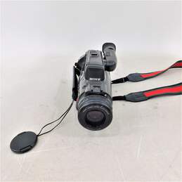 VNTG Sony Brand CCD-FX520 Model Video Camera Recorder w/ Straps