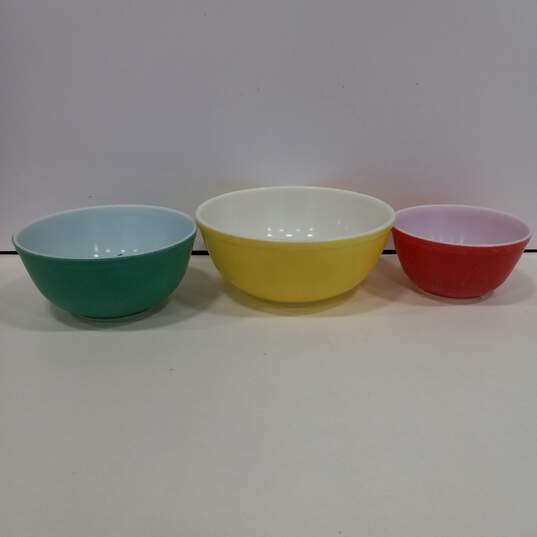 Bundle of 3 Multicolor Pyrex Bowls In Various Sizes image number 1