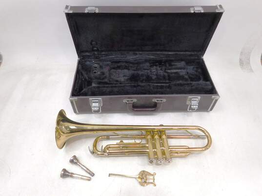 Yamaha Brand YTR-232 Model B Flat Trumpet w/ Case and Mouthpieces image number 1