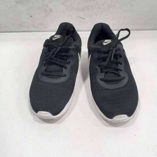 Nike Tanjun Men's Black & White Sneakers Size 10 image number 1