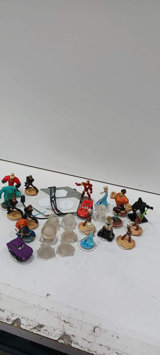 25pc Bundle of Disney Infinity Characters and Plate image number 1