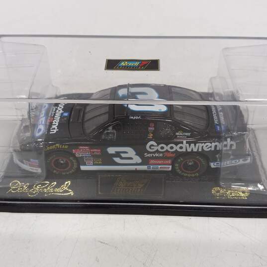 Revell Collection 2001 Oreo GM Goodwrench Service Plus Monte Carlo Dale Earnhardt 1:43 Scale image number 3