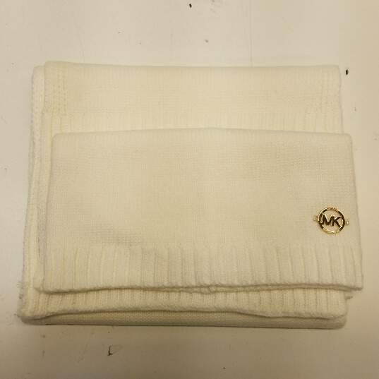 Michael Kors White Knitted Scarf & Beanie image number 4