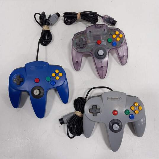 Nintendo 64 Console w/ 3 Controllers image number 5