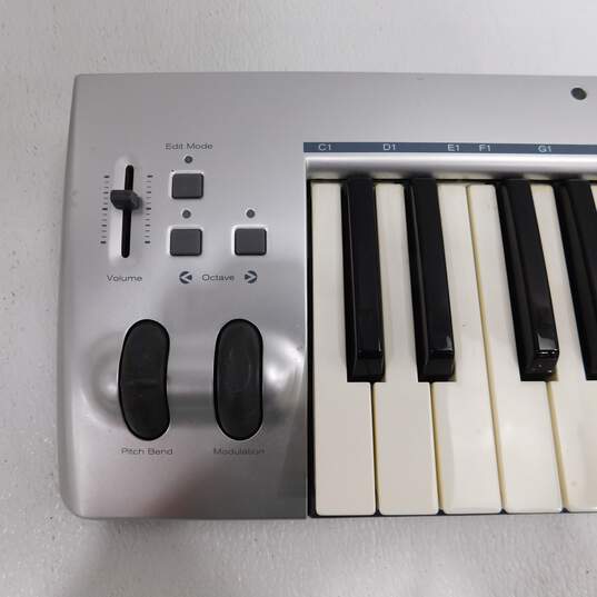 M-Audio Brand KeyStudio Model Silver USB MIDI Keyboard Controller image number 3