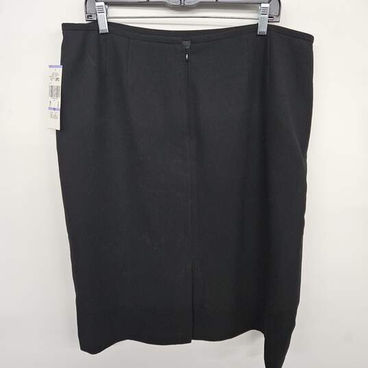 Le Suit Black Skirt image number 2