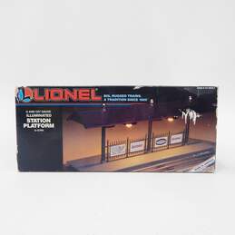 Lionel 6-12748 Illuminated Station Platform NIB