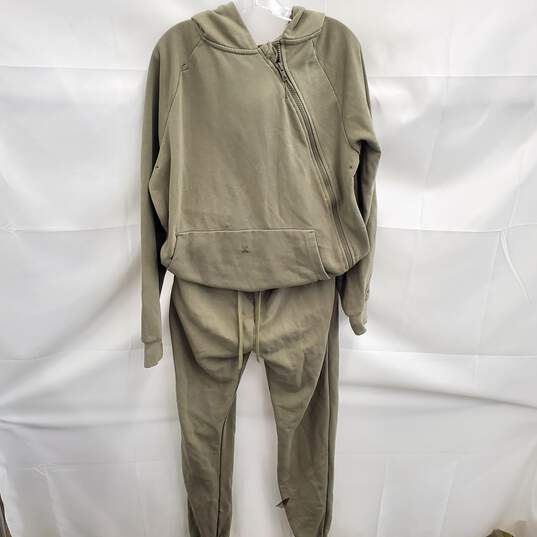 Tuxy Men's Putty Green Lightweight One Piece Lounge Suit Size Large image number 1
