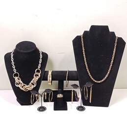 Bundle of Assorted Gold & Silver Toned Fashion Costume Jewelry