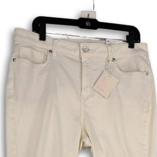 NWT Womens White Denim Light Wash Pockets Straight Leg Jeans Size 16 image number 3