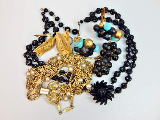 VNTG Lisner BSK & Fash Black & Gold Tone Clip Earrings Necklace & Bracelet image number 11