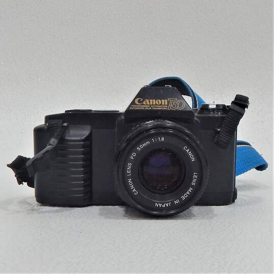 Canon T50 50mm SLR Film Camera w/ Gemini Auto 2x Tele Converter Lens, Bag, Manuals and Flash image number 3