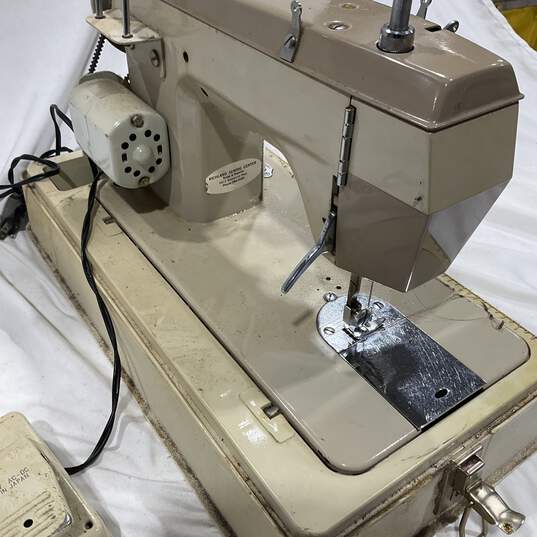 Singer Sewing Machine image number 5
