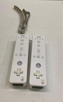 Set Of 2 Nintendo Wii Remotes- White alternative image