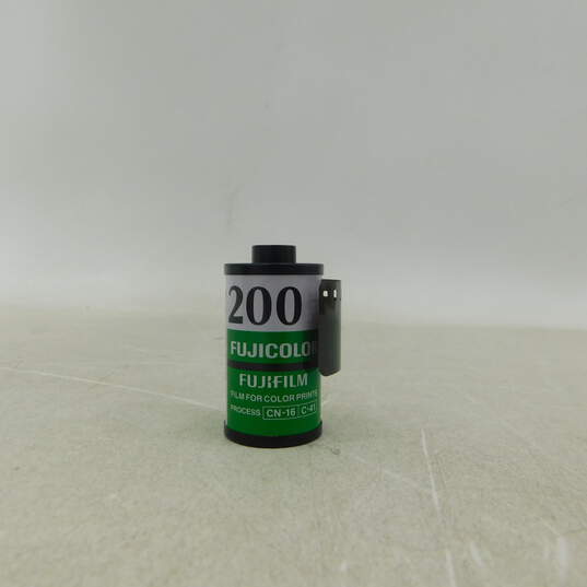 Mixed Lot of 200 and 400 Unused/ Expired 35mm Film image number 4