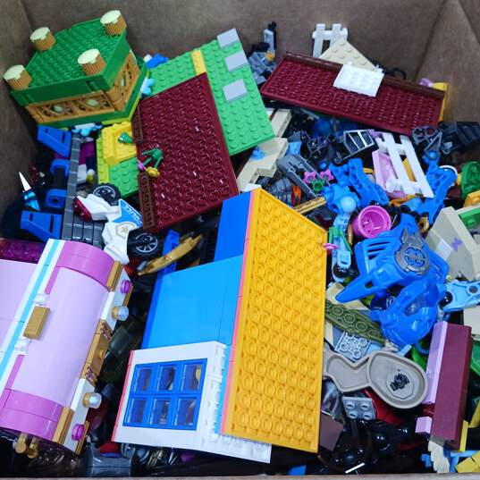 7.5 lbs of Assorted Mixed Building Blocks image number 2