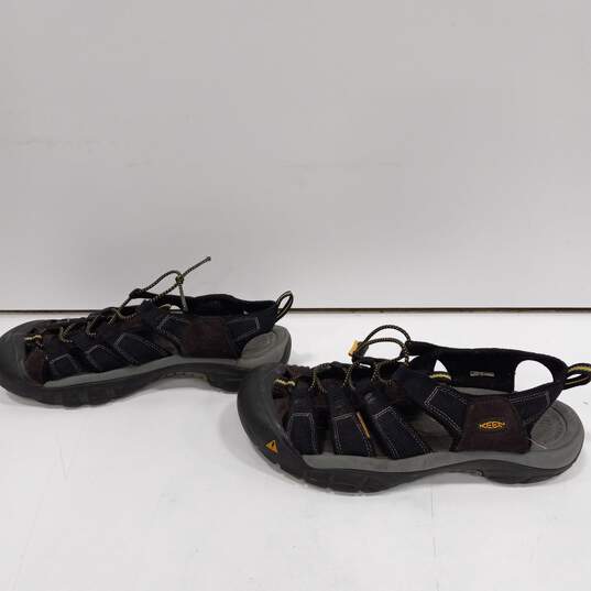 Keen Men's Black Closed Toe Sandals image number 2