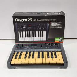 M-Audio Oxygen 25-Key USB MIDI Controller in box