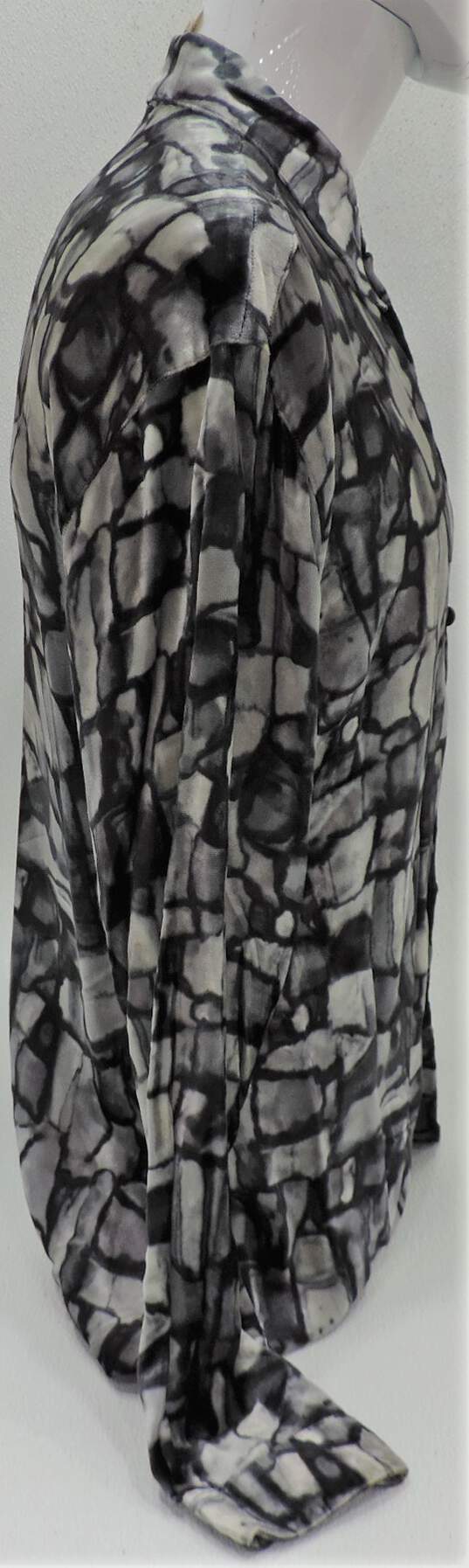 Gianni Versace Black & White Graphic Print Medusa Meander Shirt 50L W/COA image number 8