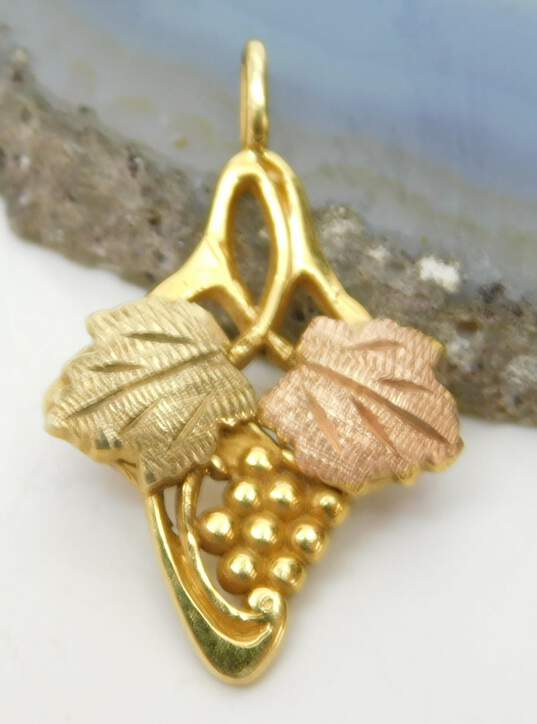 10K Yellow & Rose Gold Grapes Etched Leaves & Vines Pendant 1.2g image number 1
