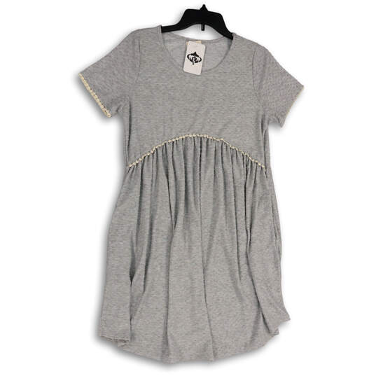 NWT Womens Gray Pleated Round Neck Short Sleeve Pullover Mini Dress Size M image number 1