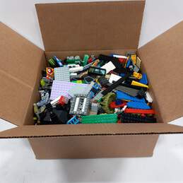 8lbs Bundle of Assorted Legos Nn Box