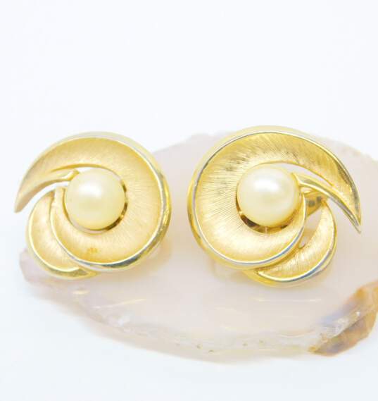 Vintage Crown Trifari Faux Pearl & Gold Tone Clip-On Earrings 13.9g image number 3