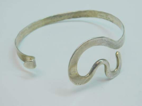 Artisan 925 Modernist Abstract Hammered Squiggle Tension Bangle Bracelet image number 2