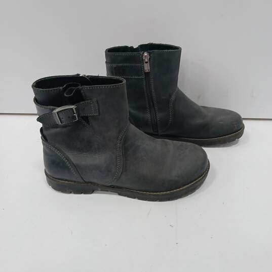 Birkenstock Women's Gray Leather Side Zip Buckle Accent Ankle Boot Size 37 image number 4