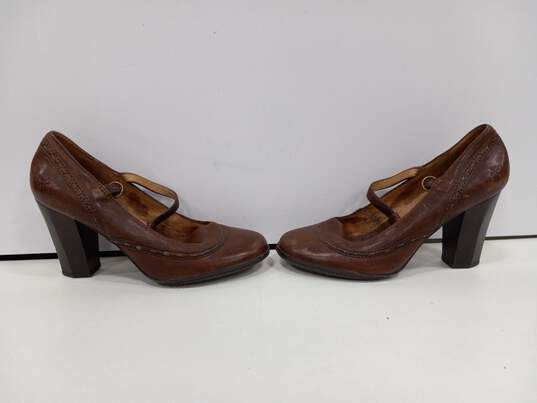 Women's Frye Brown Leather Heels Size 6.5M image number 2