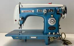 White De Luxe Zig Zag Family Sewing Machine Model MIN-FOR PARTS OR REPAIR alternative image