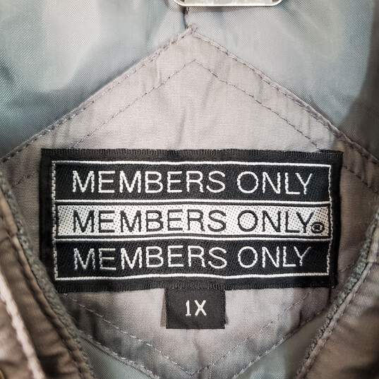 Member's Only Men Grey Windbreaker 1X image number 2