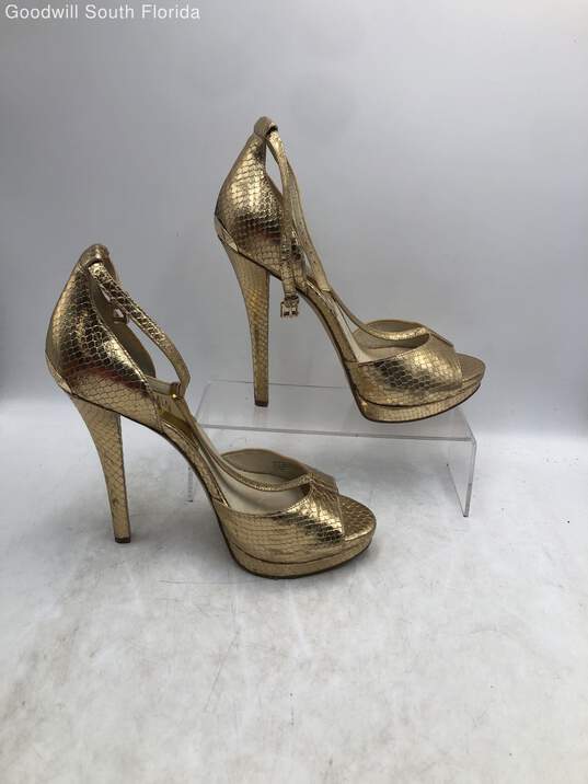 Michael Kors Womens Gold Leather Peep Toe Stiletto Platform Heels Size 8.5M image number 2