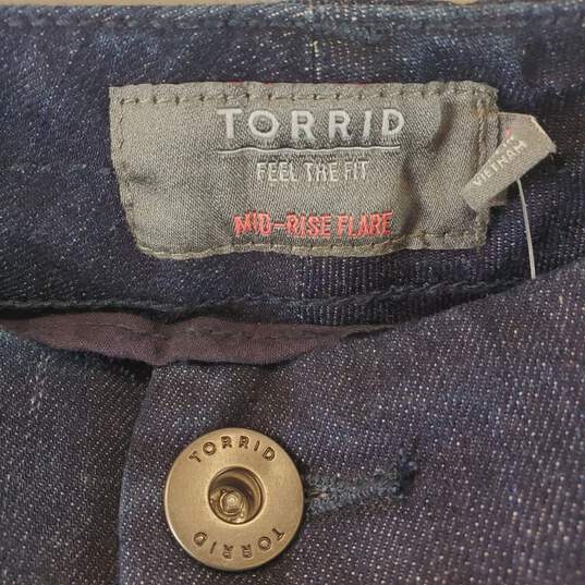 Torrid Women Blue Mid-Rise Flare Jeans 20XT NWT image number 5