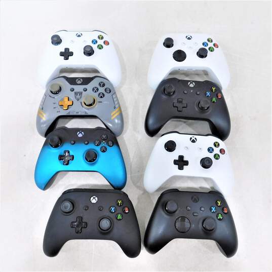Lot of 8 Xbox One Controllers image number 1
