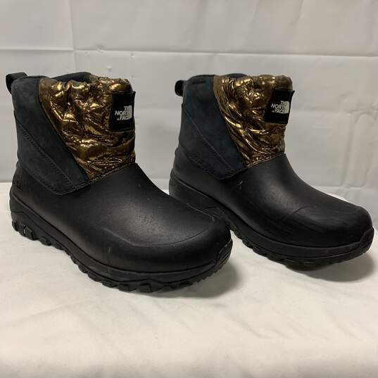 Women's Winter Boots Size: 8.5 image number 2
