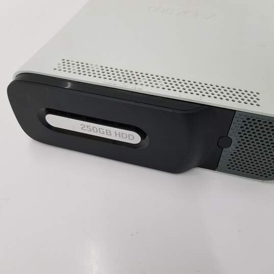 Xbox 360 Falcon for Parts and Repair image number 2