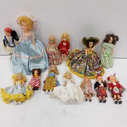 Bundle of Assorted Vintage Worldwide Dolls