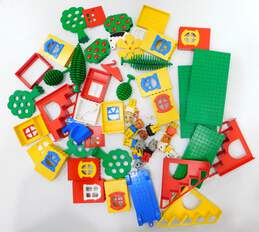 5.0 LBS VNTG Assorted LEGO FABULAND Houses Figures & Accessories Bulk Box alternative image