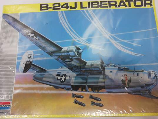 Monogram 1:48 Scale B-24J Liberator Model Kit NIB image number 4