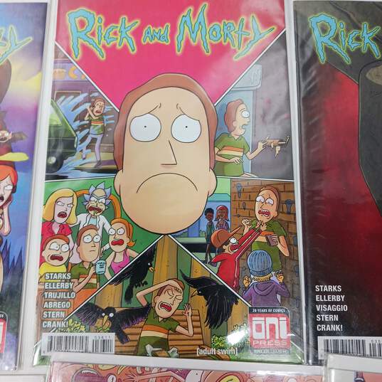 Bundle Of 10 Assorted Rick & Morty Comic Books image number 5