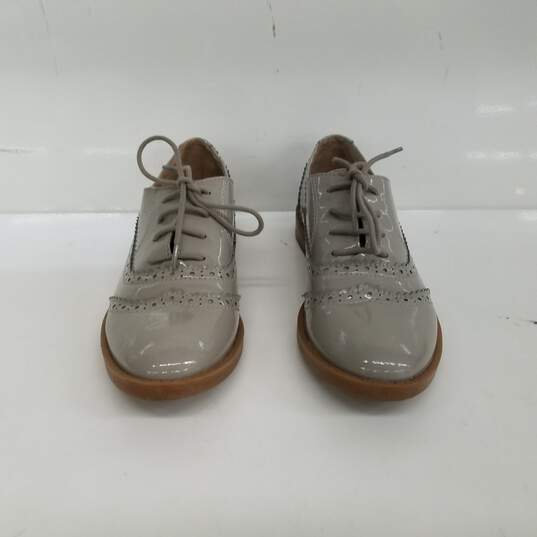 Franco Sarto Wingtip Oxford Iverna Gray Faux Patent Leather Shoes Size 6.5M image number 3