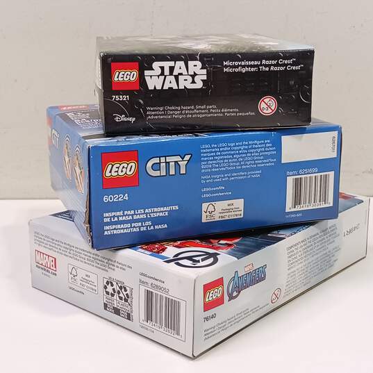 LEGO City, Star Wars, & Marvel Avengers Sets Assorted 3pc Lot image number 3