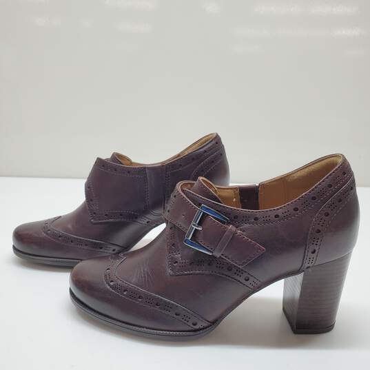 Clarks Artisan Women's Heel Buckle Saddle Shoes Size 6M image number 1