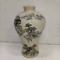Bundle of 4 Assorted Porcelain Vases alternative image